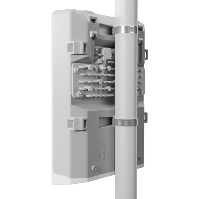 ������� ���������� ���������� MikroTik Cloud Router Switch 318-16P-2S+OUT  �� 16 ������ 2 SFP+