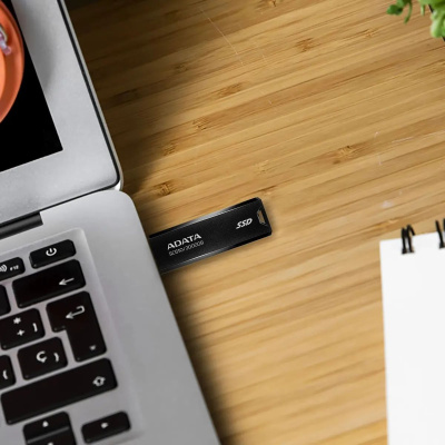 SSD ������� ���� USB 3.2 2TB BLACK SC610-2000G-CBK/RD ADATA